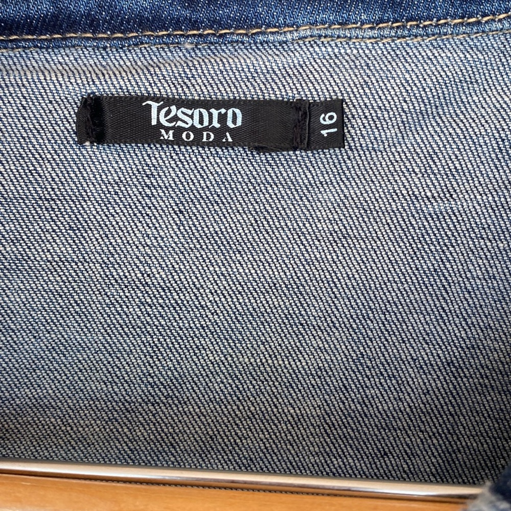 Jean jacket with shinny starts. - Picture 5 of 5